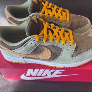 Nike Dunk Low SE - Dusty Olive/Pro Gold